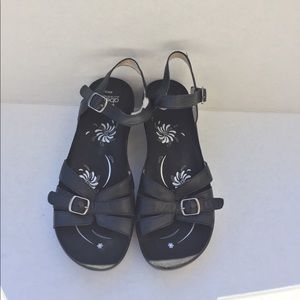 Selling abeo B.I.O System women sandal wedge🖤